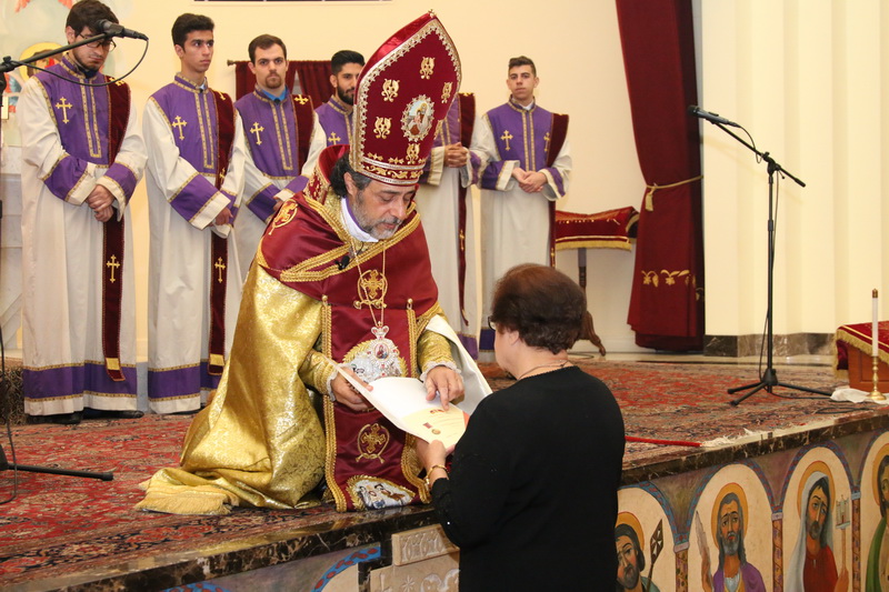 Dr. Ellie Antreassian Receives Gold Medal from the Ministry of the Diaspora