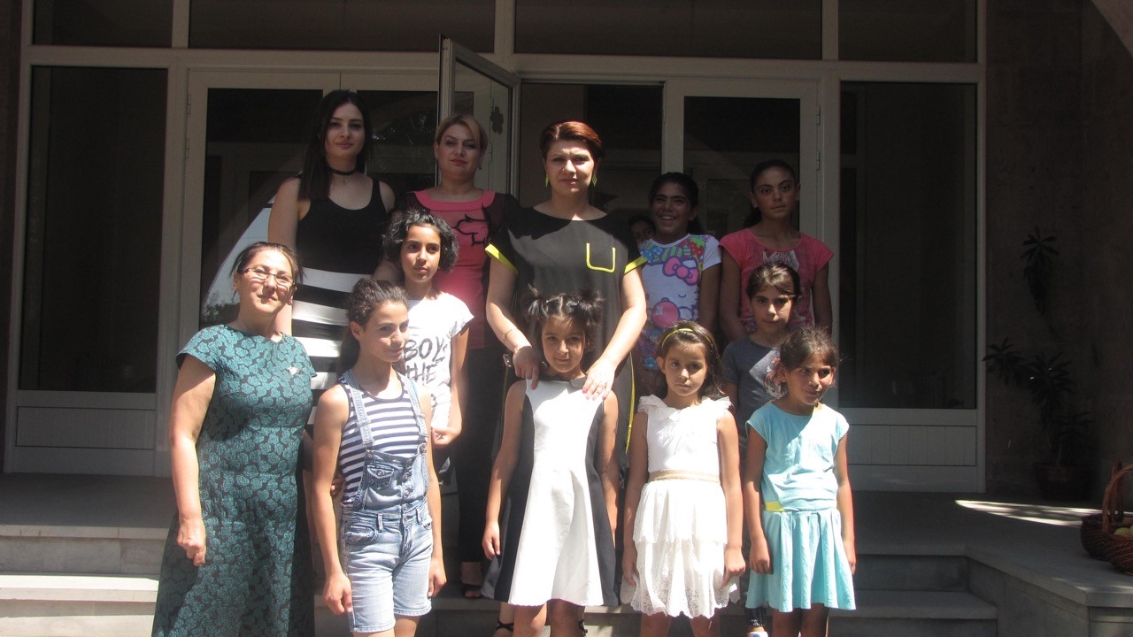 Mer Hooys Welcomes New Residents