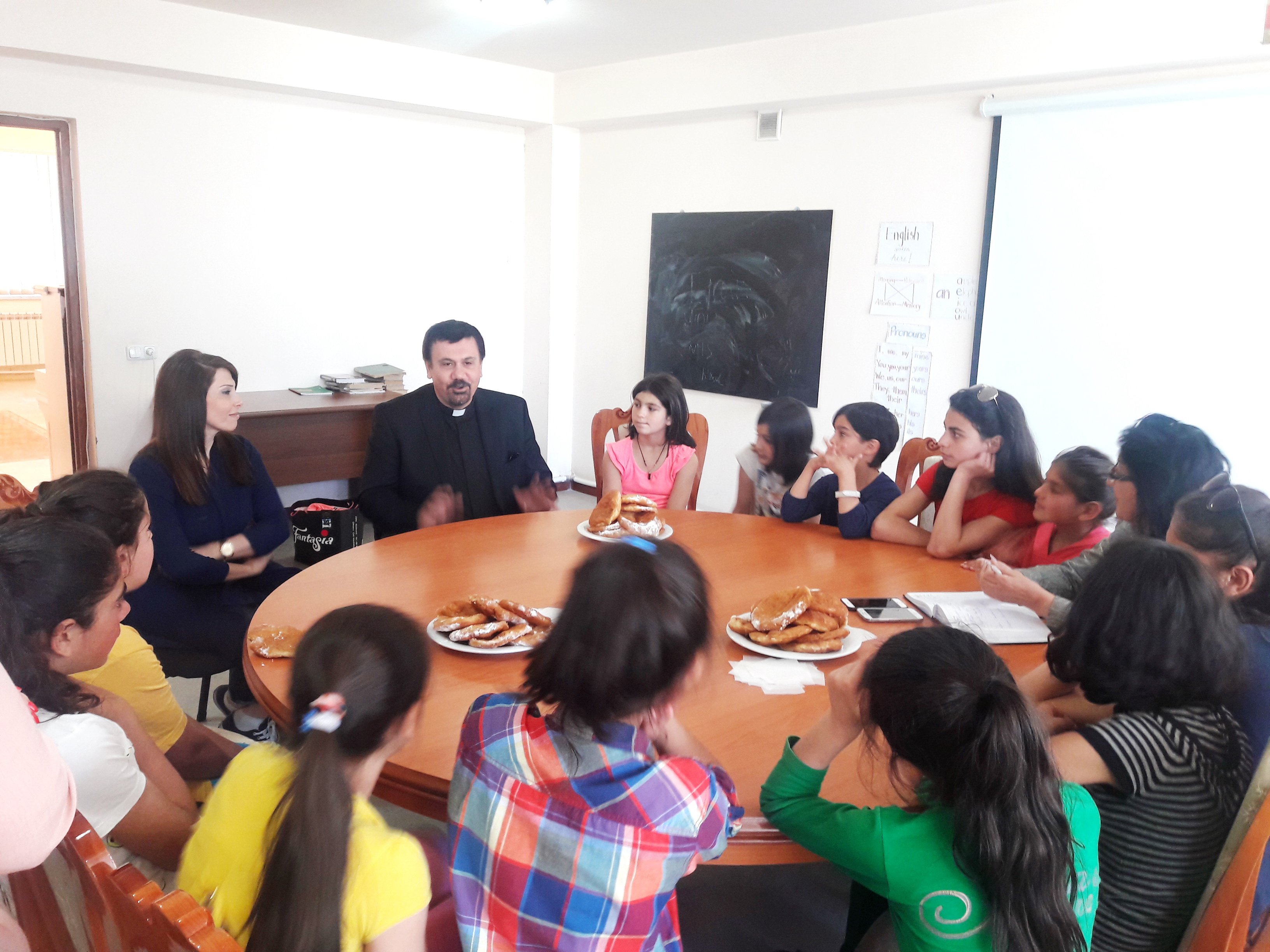 Mer Hooys Residents Receive a Visit from Rev. Fr. Haroutioun Tachejian 