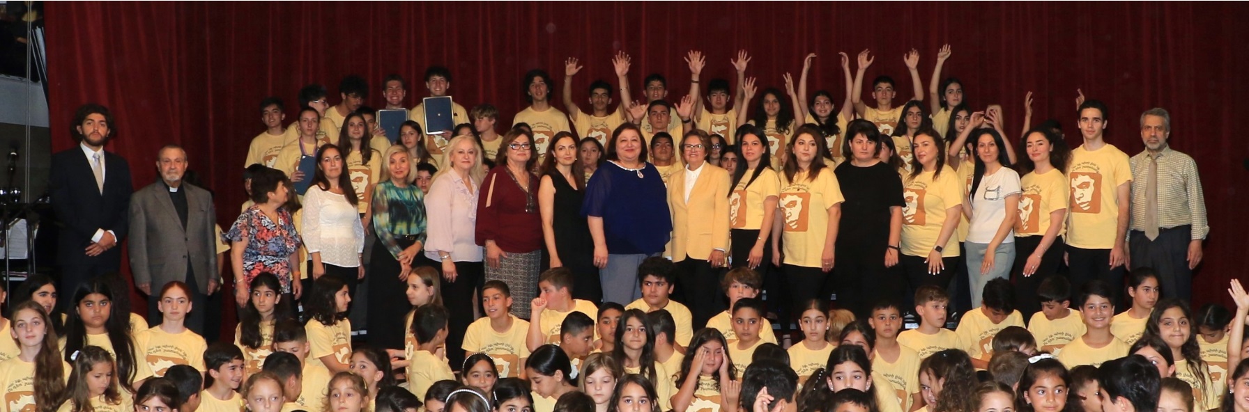 Մշակոյթի դարբնոցն ու դարբինները: Վէն Նայսի Ս. Պետրոս Եկեղեցւոյ շաբաթօրեայ վարժարանի ամավերջի հանդէսը